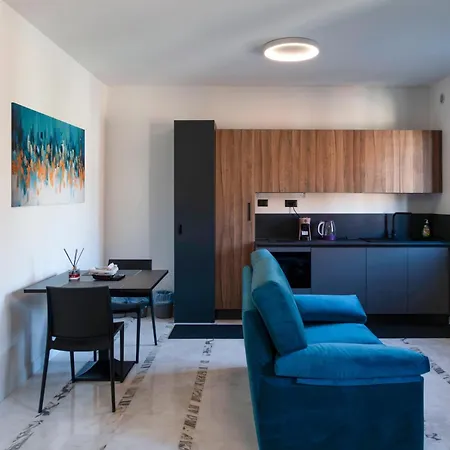 Via Firenze 16 بيت ضيافة ميراندولا